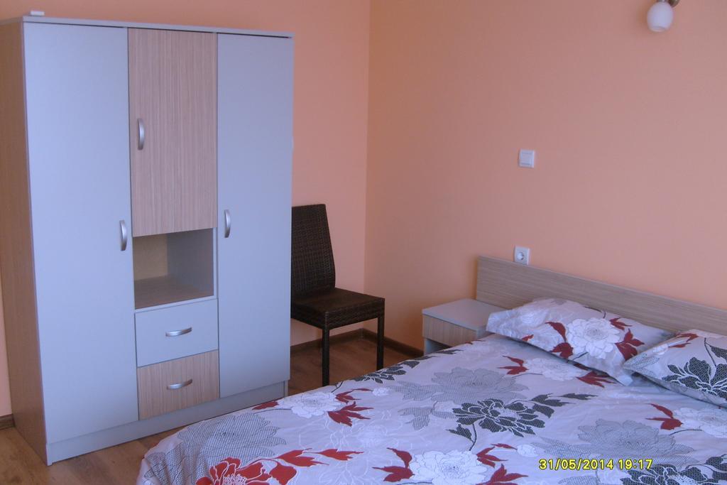 Guest Rooms Mihaylovi Pavel Banja Rum bild