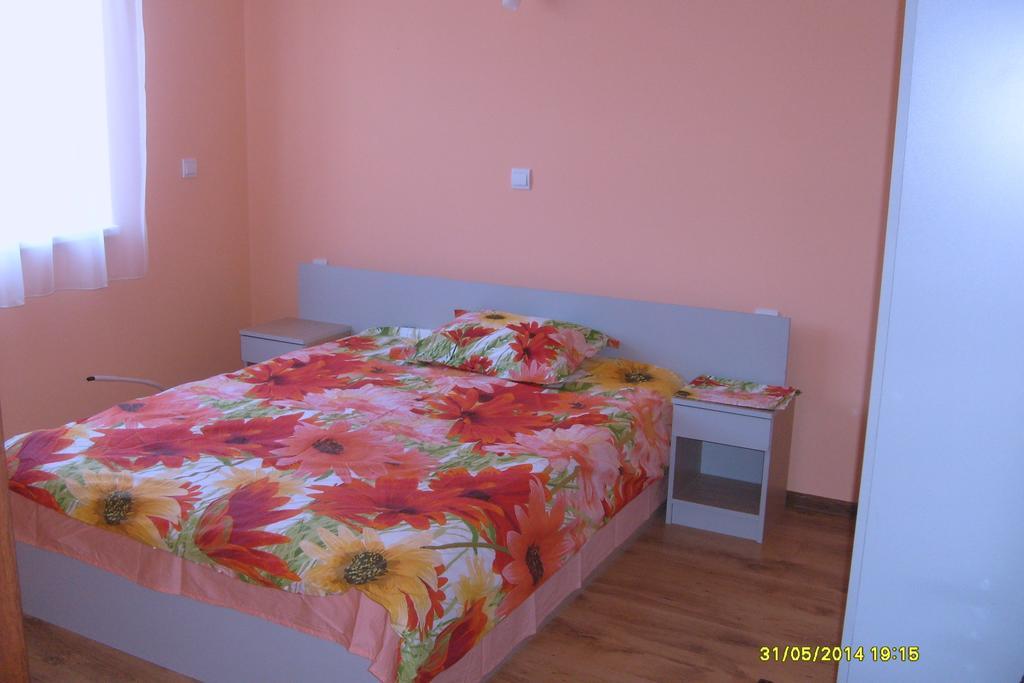 Guest Rooms Mihaylovi Pavel Banja Rum bild